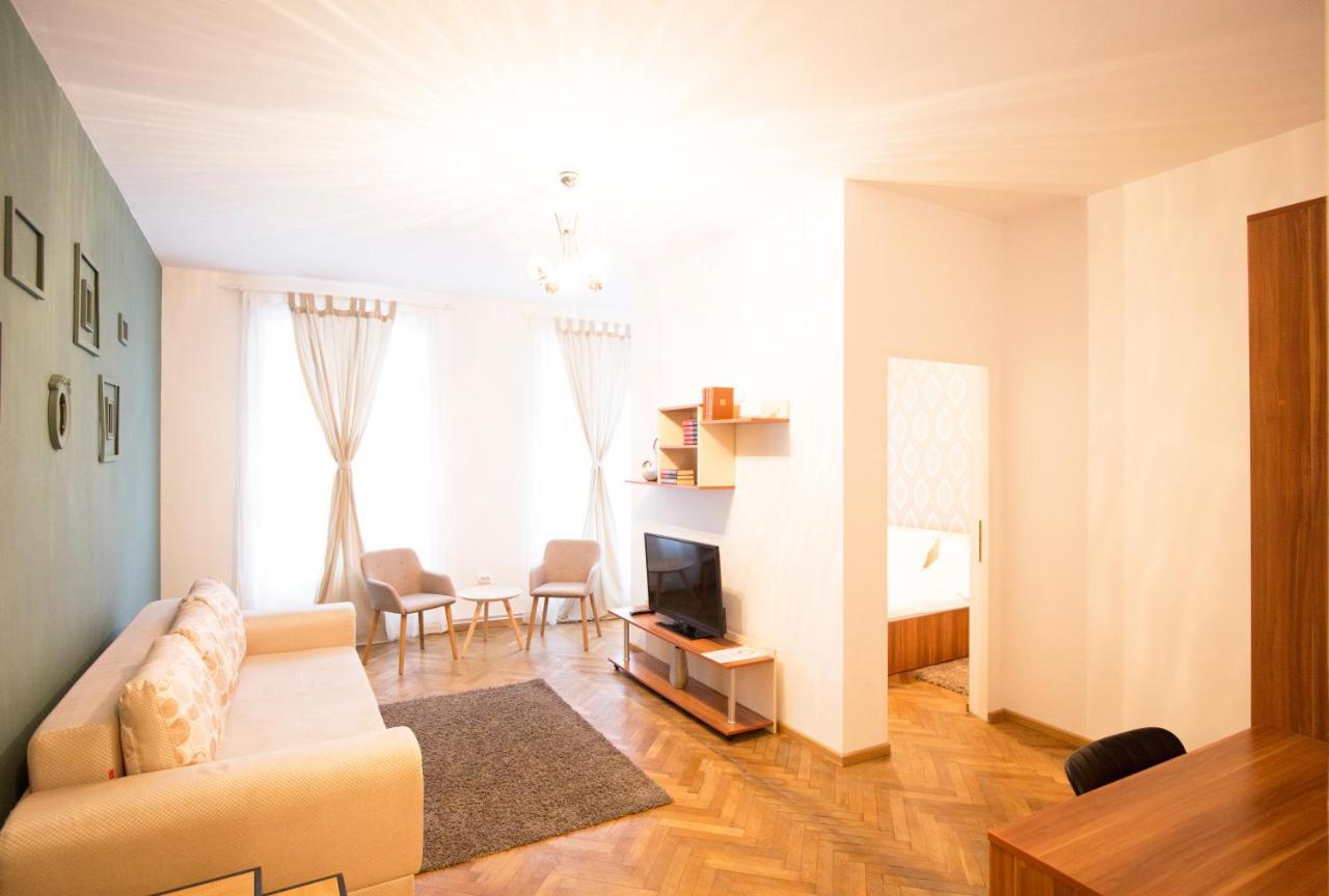 Sunny Old Town Apartment Brassó Kültér fotó
